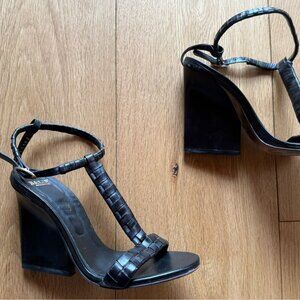 Very elegant sandals, pure Bally!   36